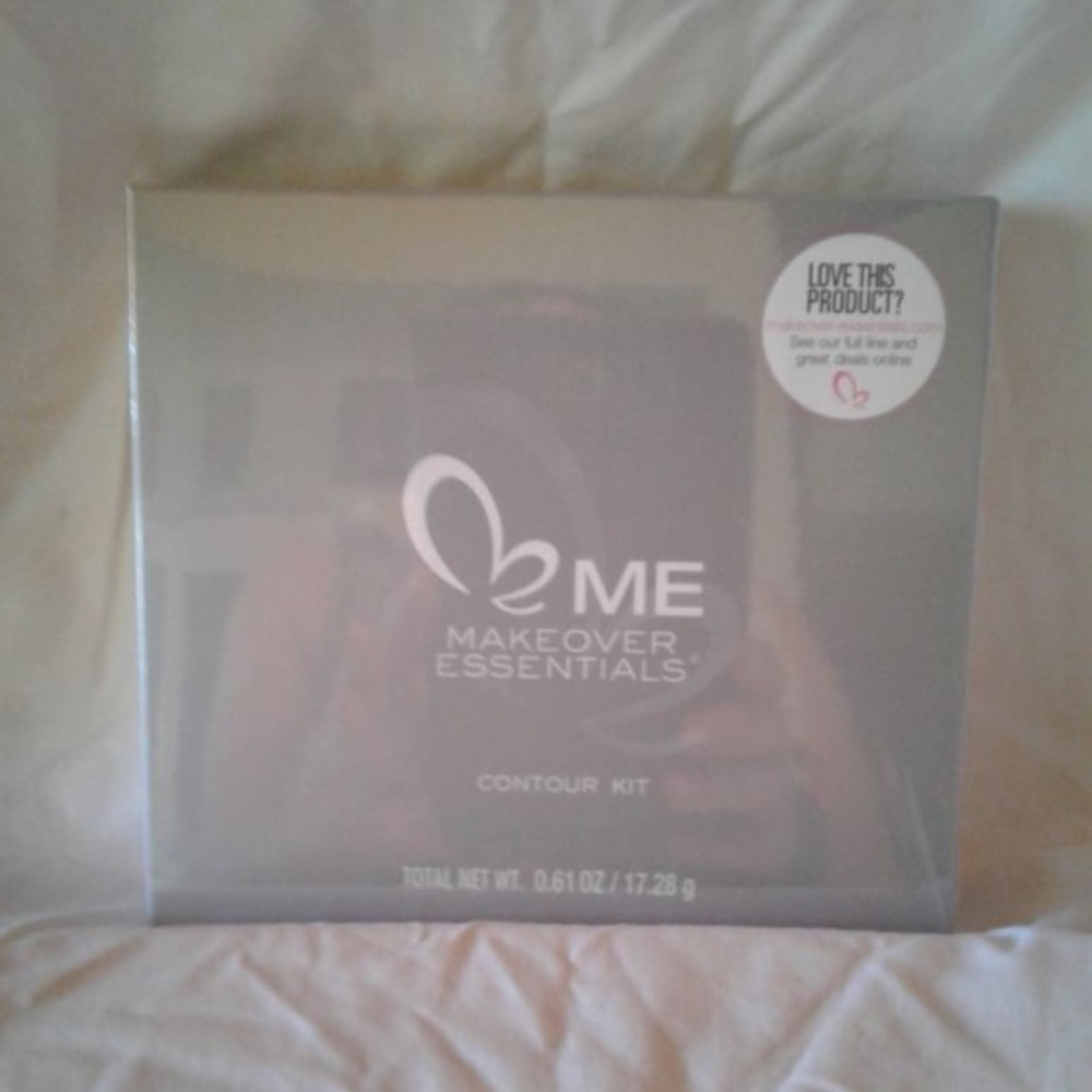 Makeover Essentials Contour Kit - Picture 2 of 3